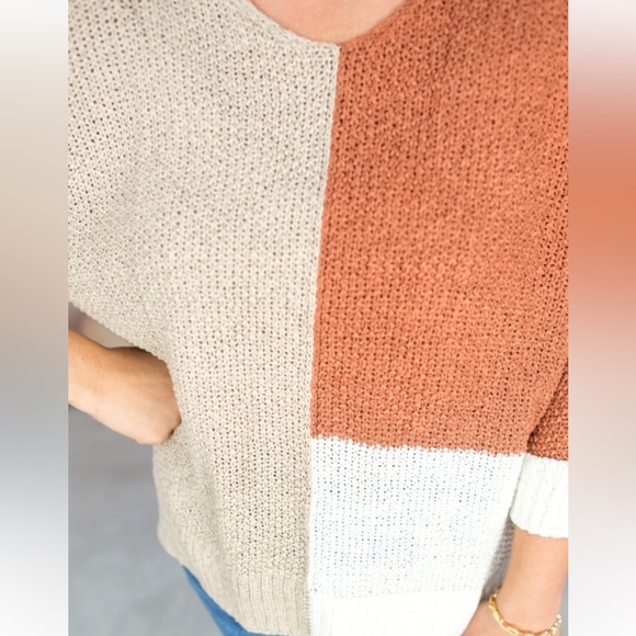 Women’s Boutique Color-block Slouch Sweater - Picture 8 of 8